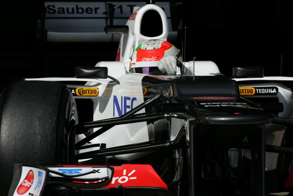 Sergio Perez på vej ud af pitten - stadig et stykke fra Buttons bedste tid
(Foto: Sauber F1 Team)